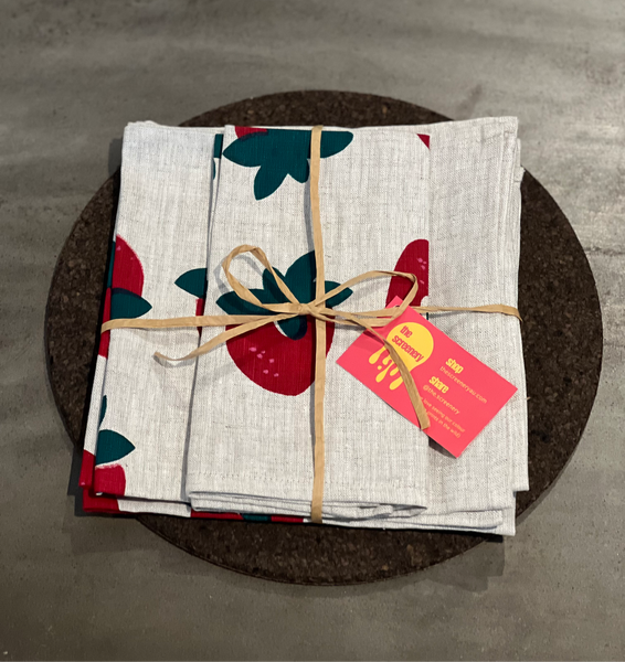 berry nice - strawberries oatmeal linen napkins (set of four)