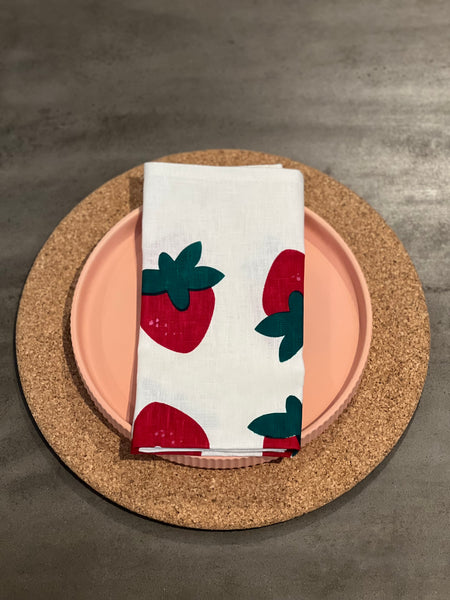 berry nice - strawberries linen napkins (set of four)