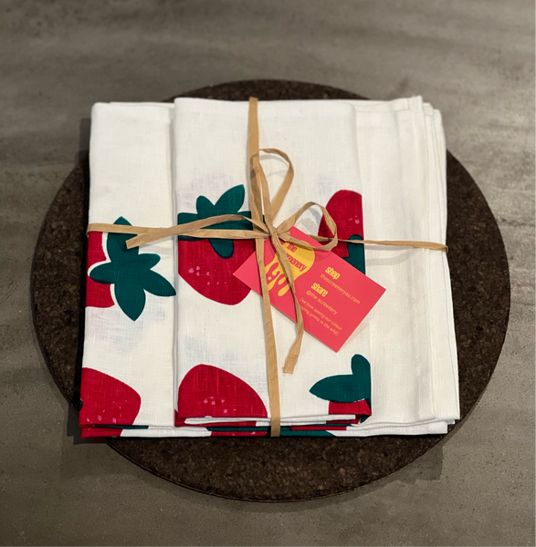 berry nice - strawberries linen napkins (set of four)